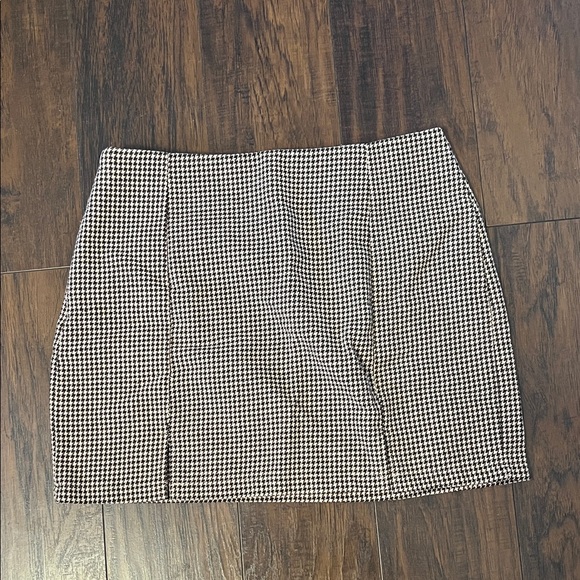 Dresses & Skirts - Super cute comfortable skirt. Worn once only